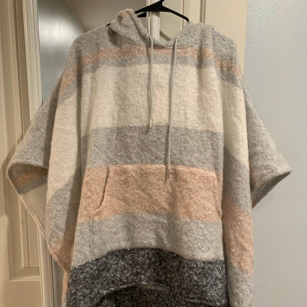 Super soft pancho! Can be dressed up or down.